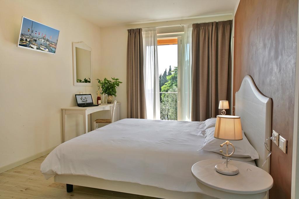 مبيت وإفطار باردولينو Relais Colle San Giorgio الغرفة الصورة