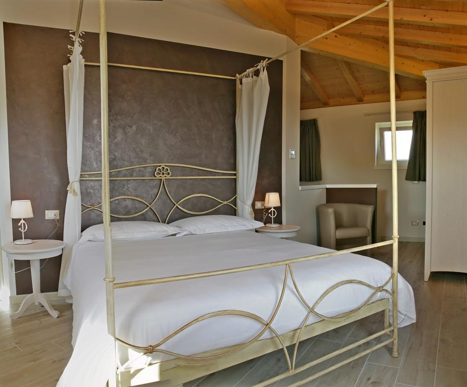 مبيت وإفطار باردولينو Relais Colle San Giorgio الغرفة الصورة