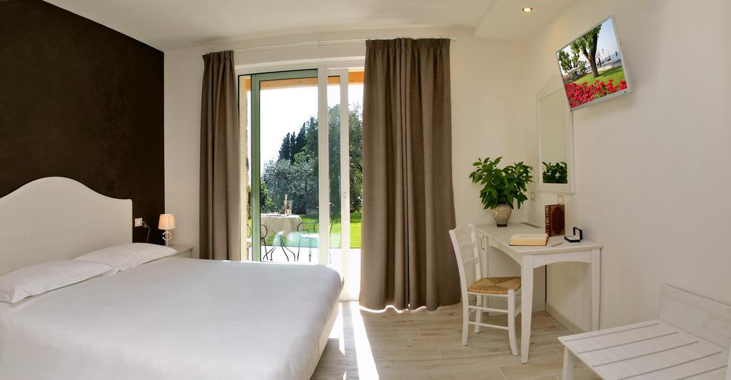 مبيت وإفطار باردولينو Relais Colle San Giorgio الغرفة الصورة